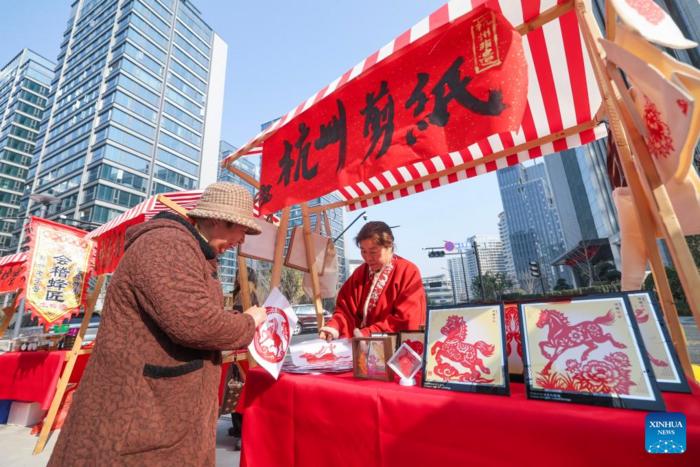 Fair featuring intangible cultural heritage, Chinese New Year goods kicks off in Hangzhou