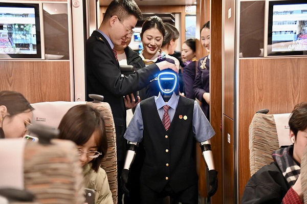 Robot attendant makes debut on Xizi train