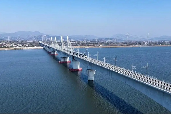 Lanxi-Jiande section of high-speed railway in Zhejiang put into operation