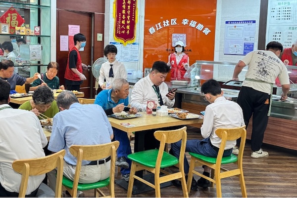 Hangzhou community delivers hot meals after resident's message sparks action