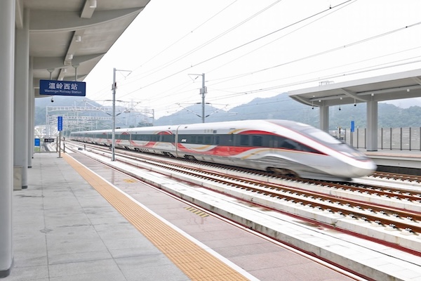 Wenling-Yuhuan section of Hangzhou-Taizhou High-Speed Railway on trial run