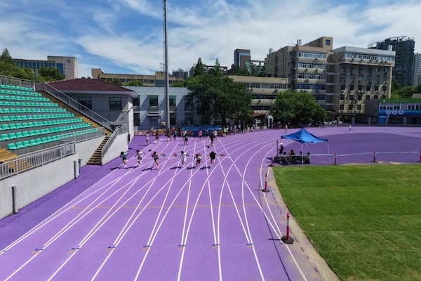 Hangzhou stadium puts on Olympics-style running track