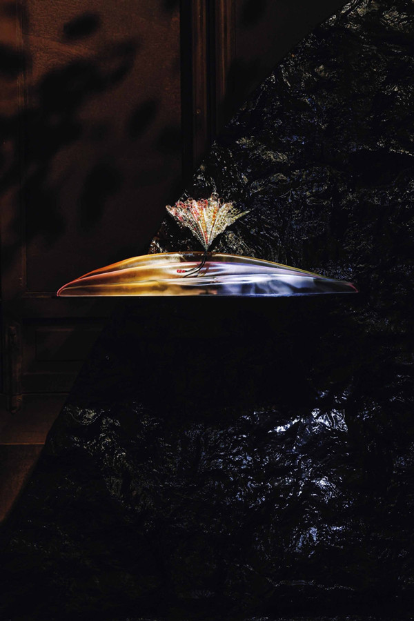Jewelry artist Feng Ji opens exhibition at Hangzhou's Ma'nao Temple