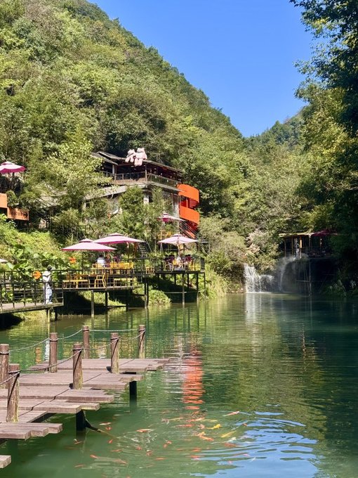 Hangzhou's Qinxi Xianggu blends outdoor fun with autumn scenery